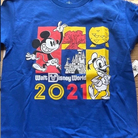 Disney 2021  children’s  t-shirt size M NWT   UNISEX - Picture 1 of 3
